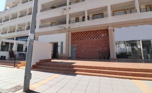 Commercial - Herverkoop - Montesinos - Entre Naranjos / Vistabella Golf