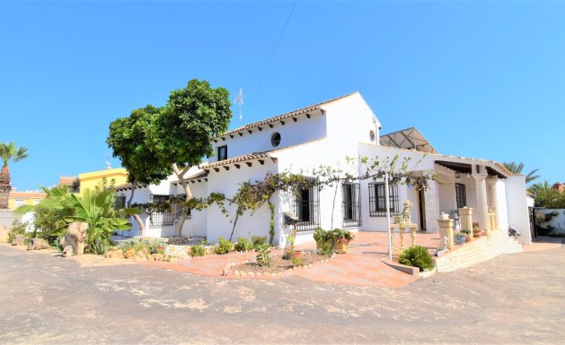 Detached villa - Herverkoop - Orihuela Costa - Villamartin