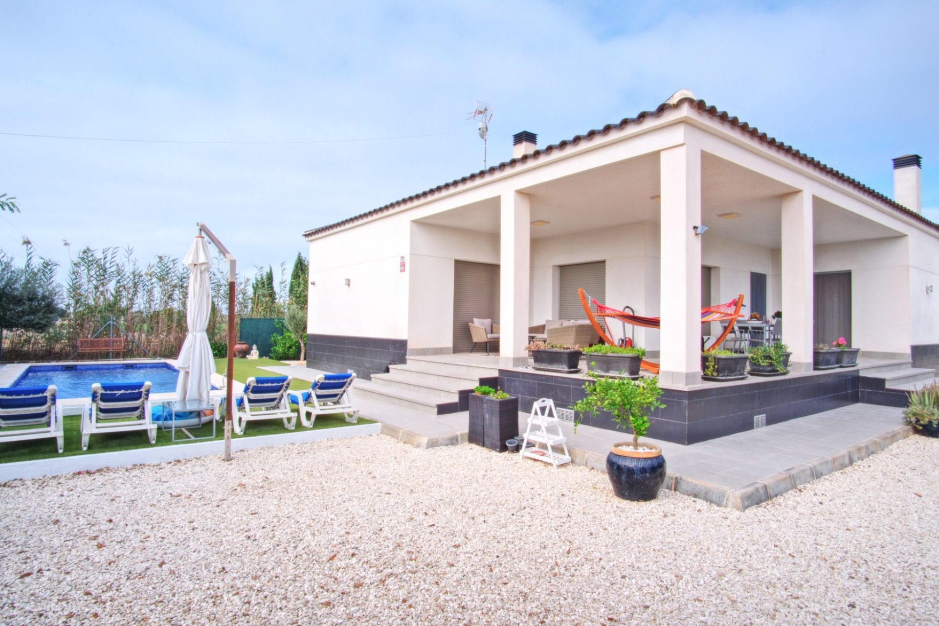 Herverkoop - Commercial - Dolores - Dolores - Country