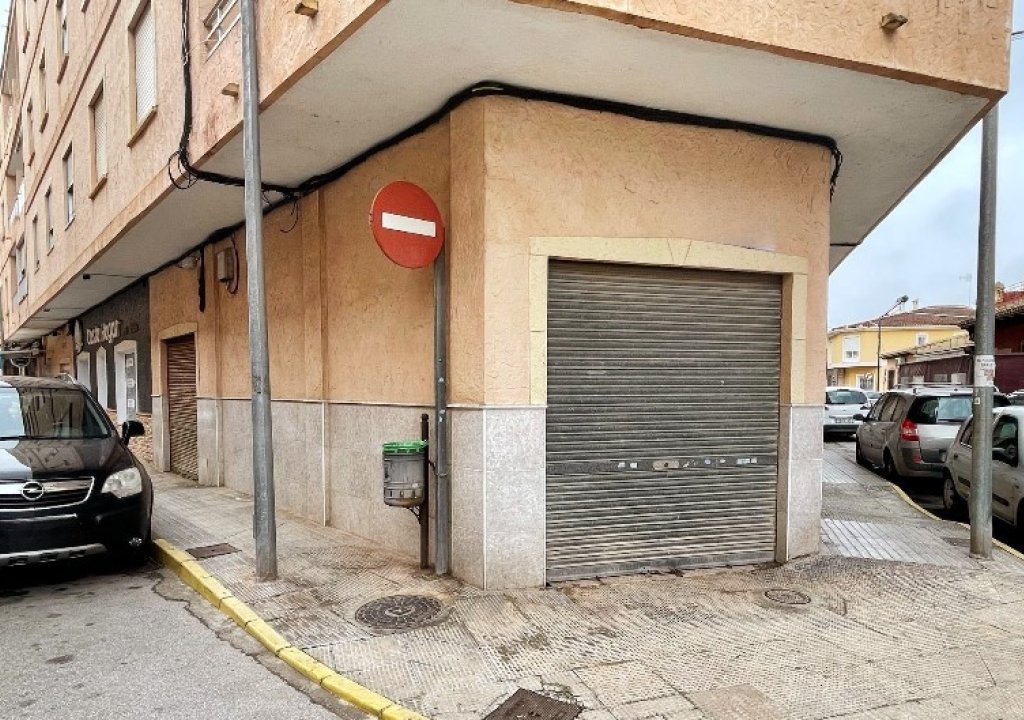 Herverkoop - Commercial space - Formentera del Segura
