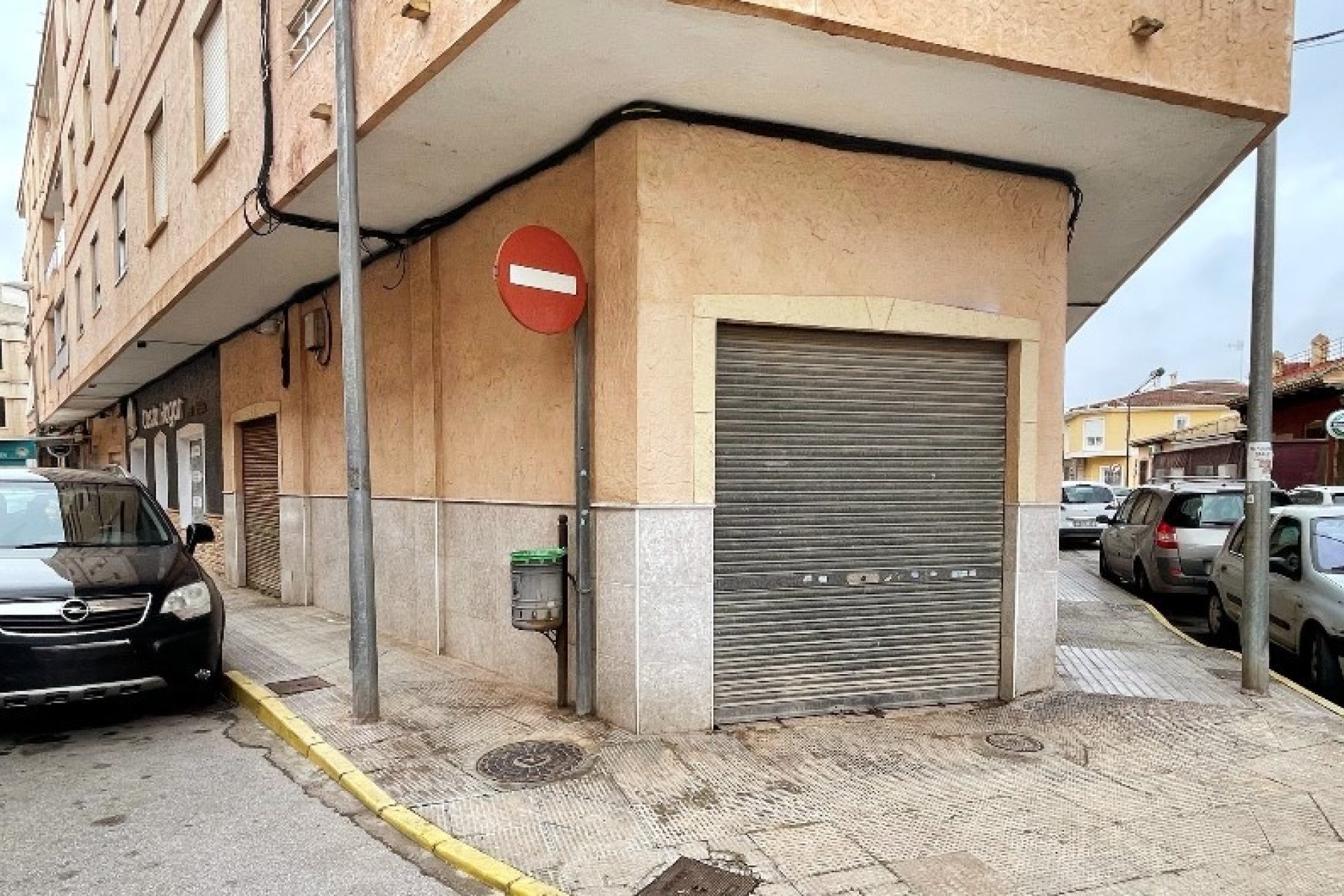 Herverkoop - Commercial space - Formentera del Segura