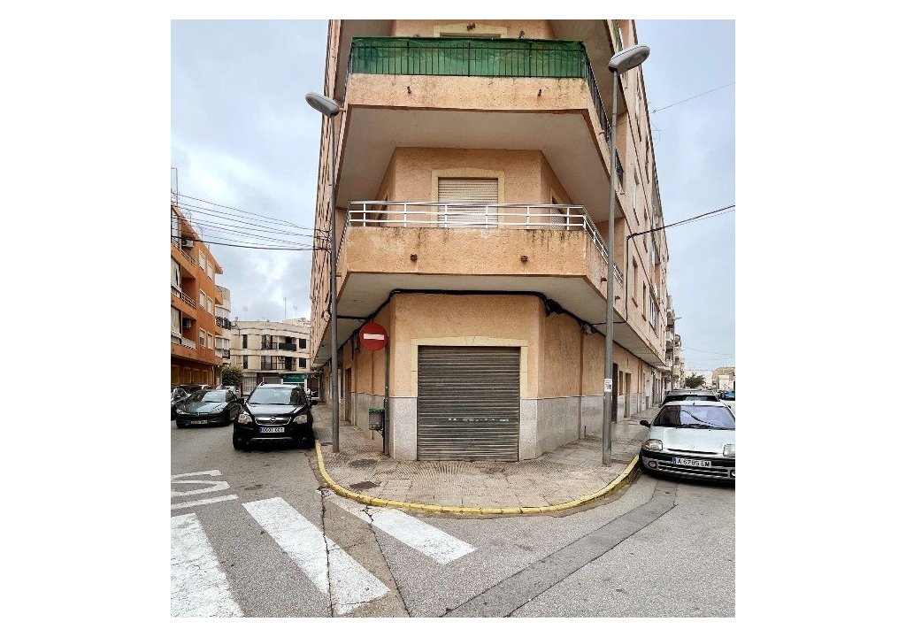 Herverkoop - Commercial space - Formentera del Segura