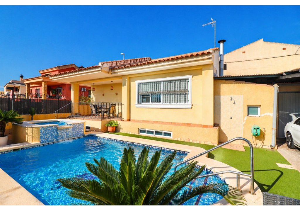 Herverkoop - Detached House / Villa - Almoradí - El Saladar
