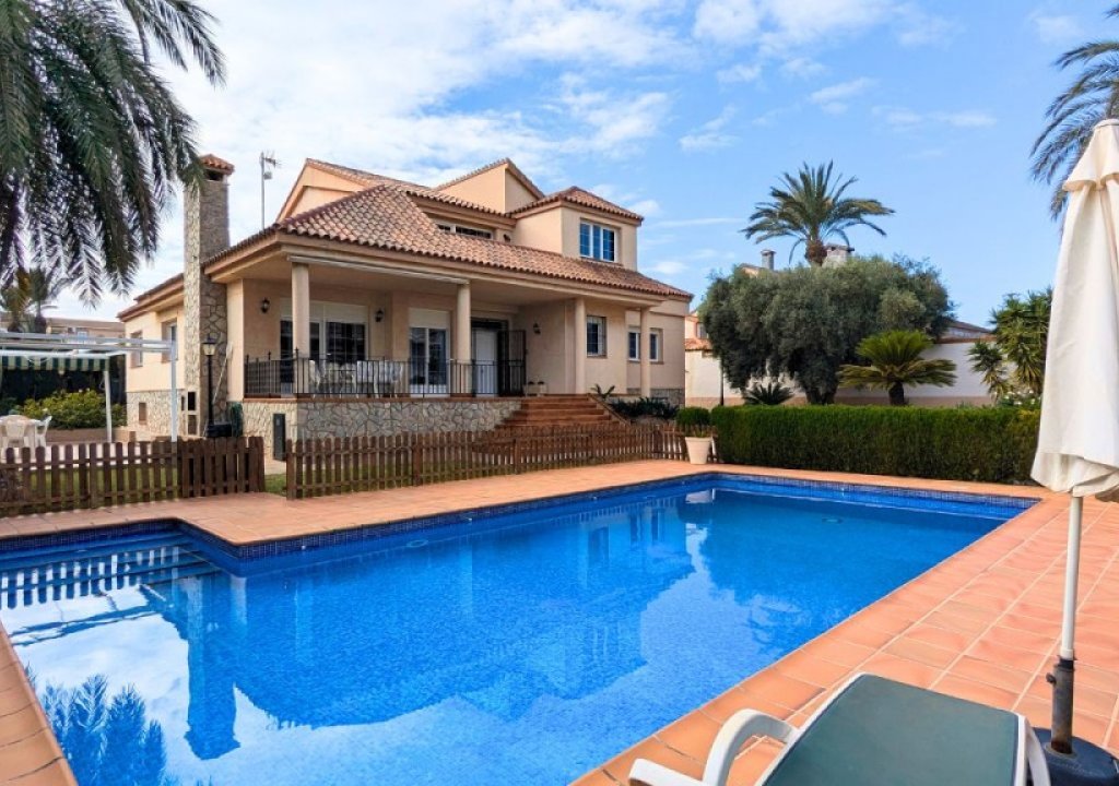 Herverkoop - Detached House / Villa - Mil Palmeras