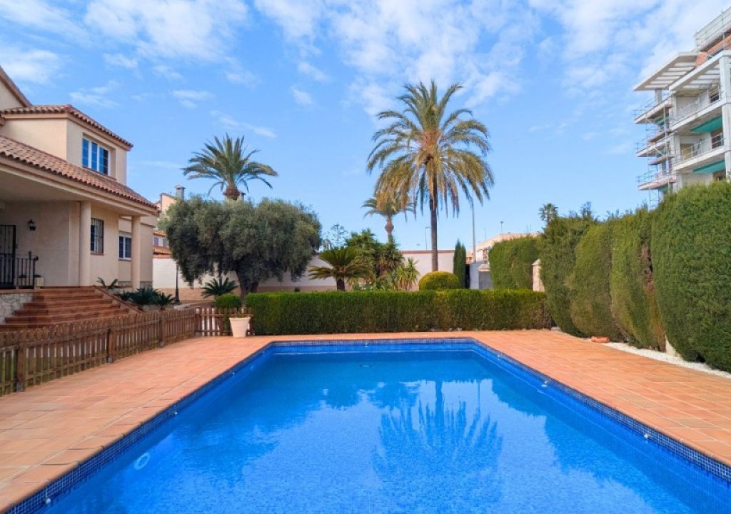 Herverkoop - Detached House / Villa - Mil Palmeras