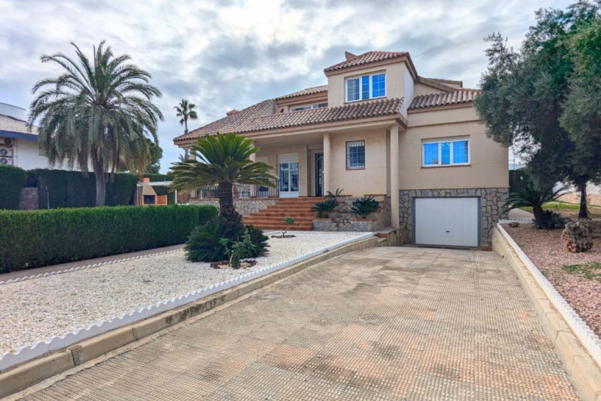 Herverkoop - Detached House / Villa - Mil Palmeras