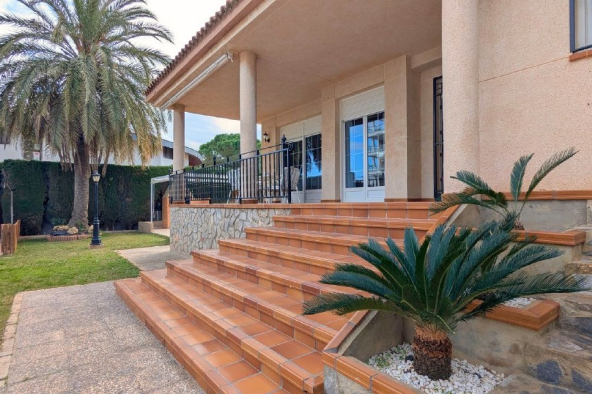 Herverkoop - Detached House / Villa - Mil Palmeras