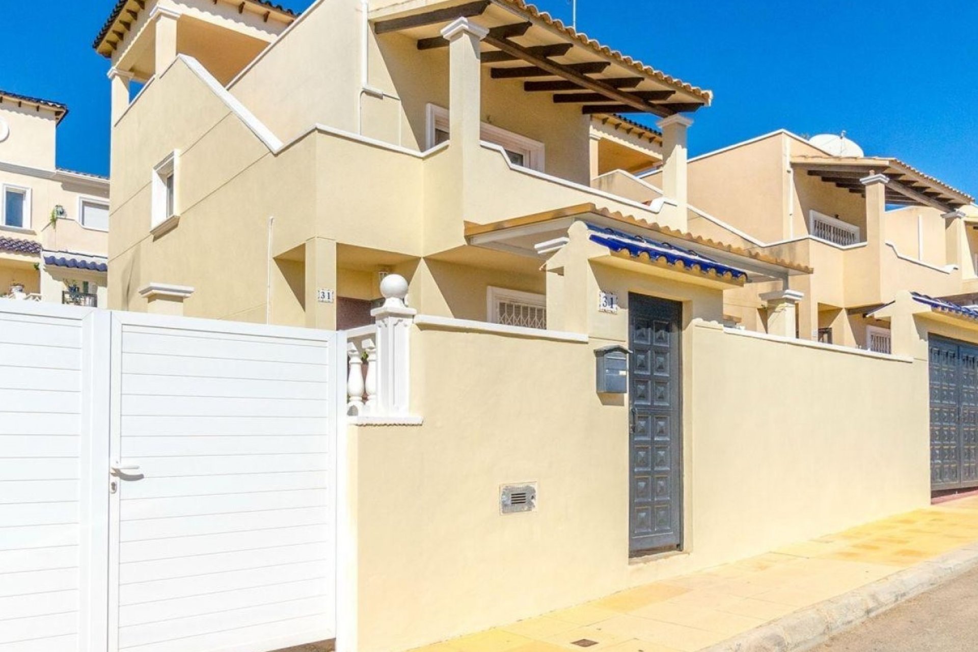 Herverkoop - Detached House / Villa - Orihuela Costa - Villamartín