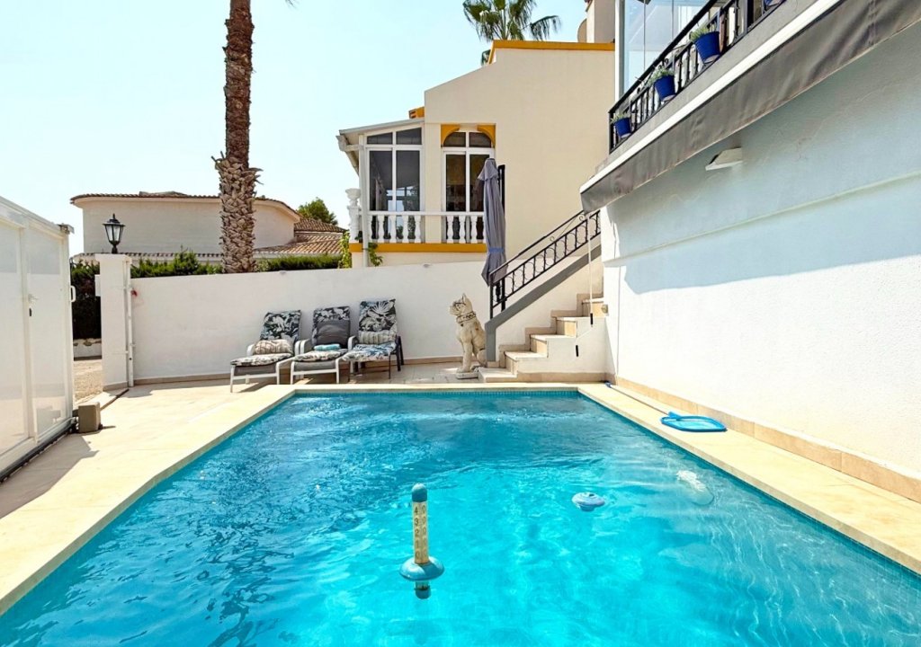 Herverkoop - Detached House / Villa - Orihuela Costa - Villamartín