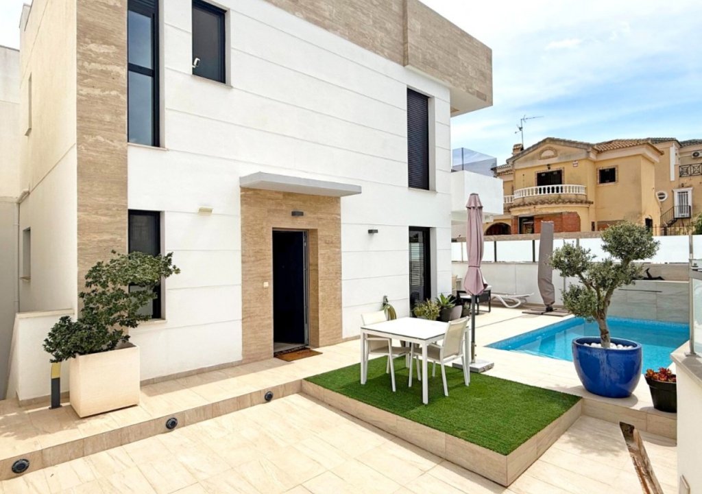 Herverkoop - Detached House / Villa - Orihuela Costa - Villamartín