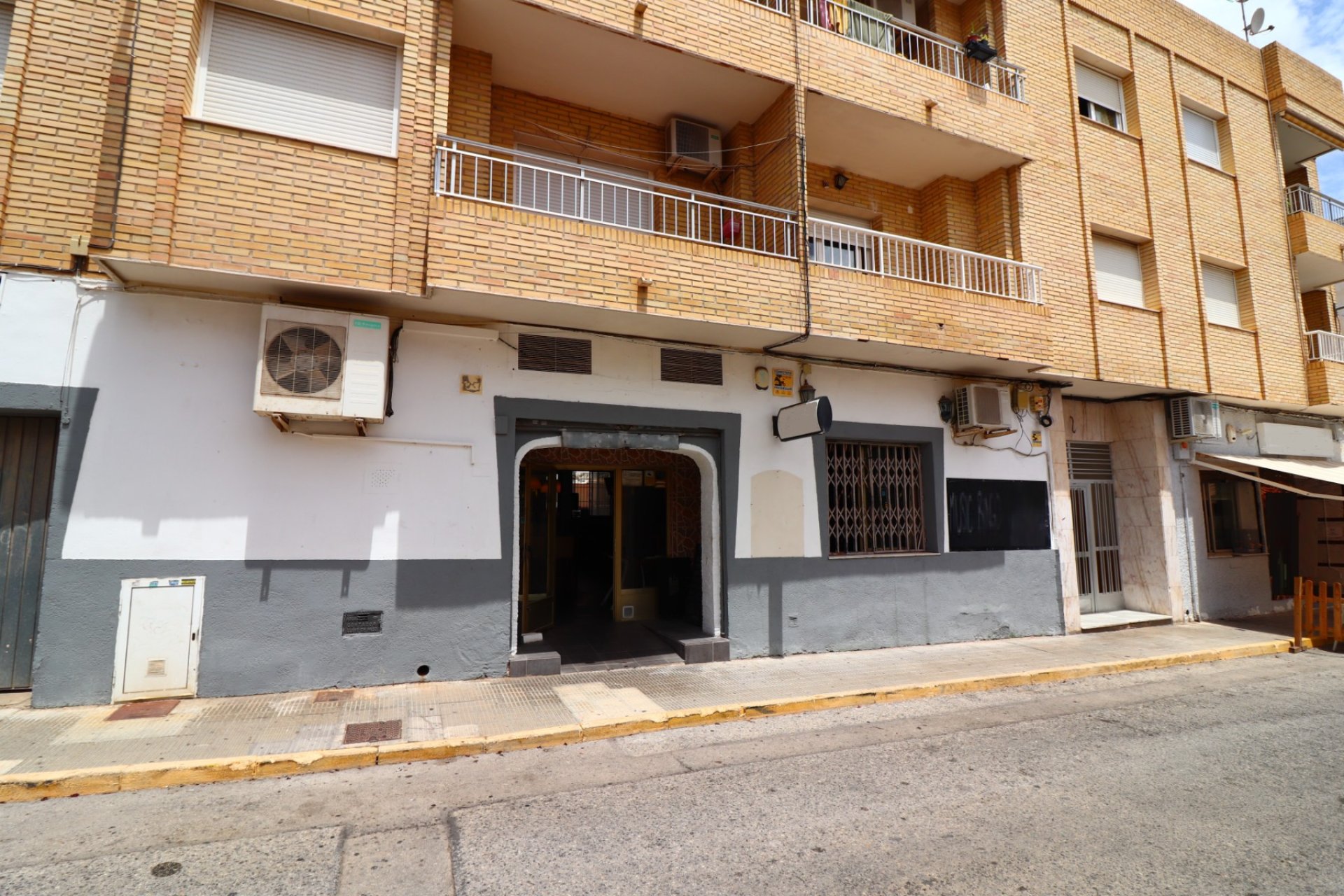 Herverkoop - Reclame - Los Montesinos - Los Montesinos - Village