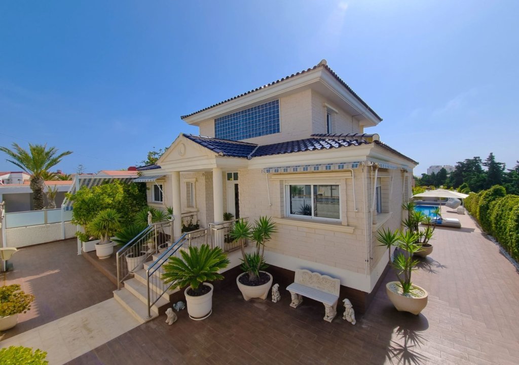 Herverkoop - Villa - Torrevieja - La Mata