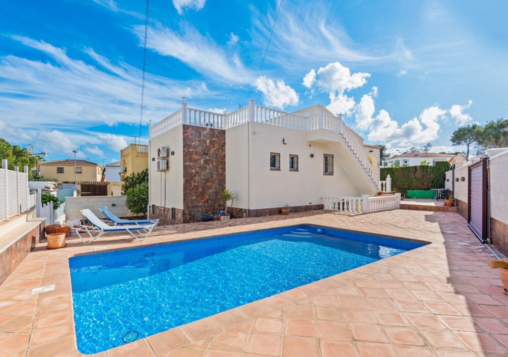 Herverkoop - Villa - Torrevieja - Los Balcones