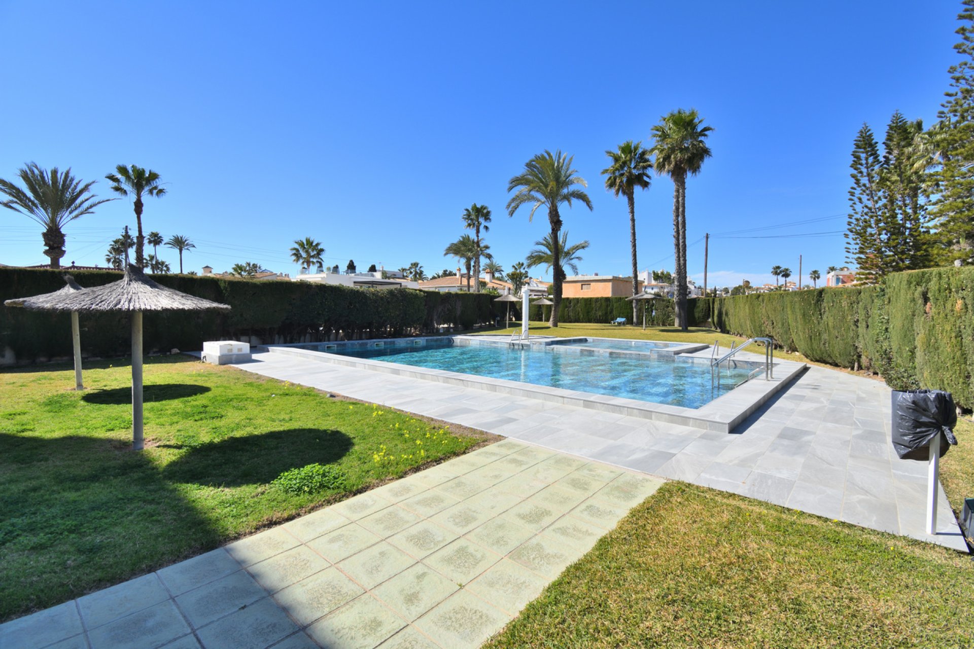 Resale - Apartment - Orihuela Costa - Playa Flamenca
