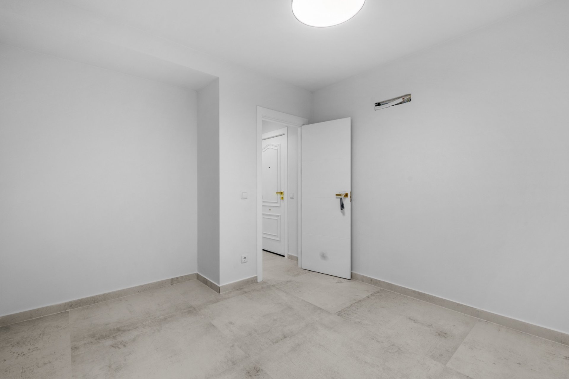 Resale - Apartment - Torrevieja - Playa del Acequión