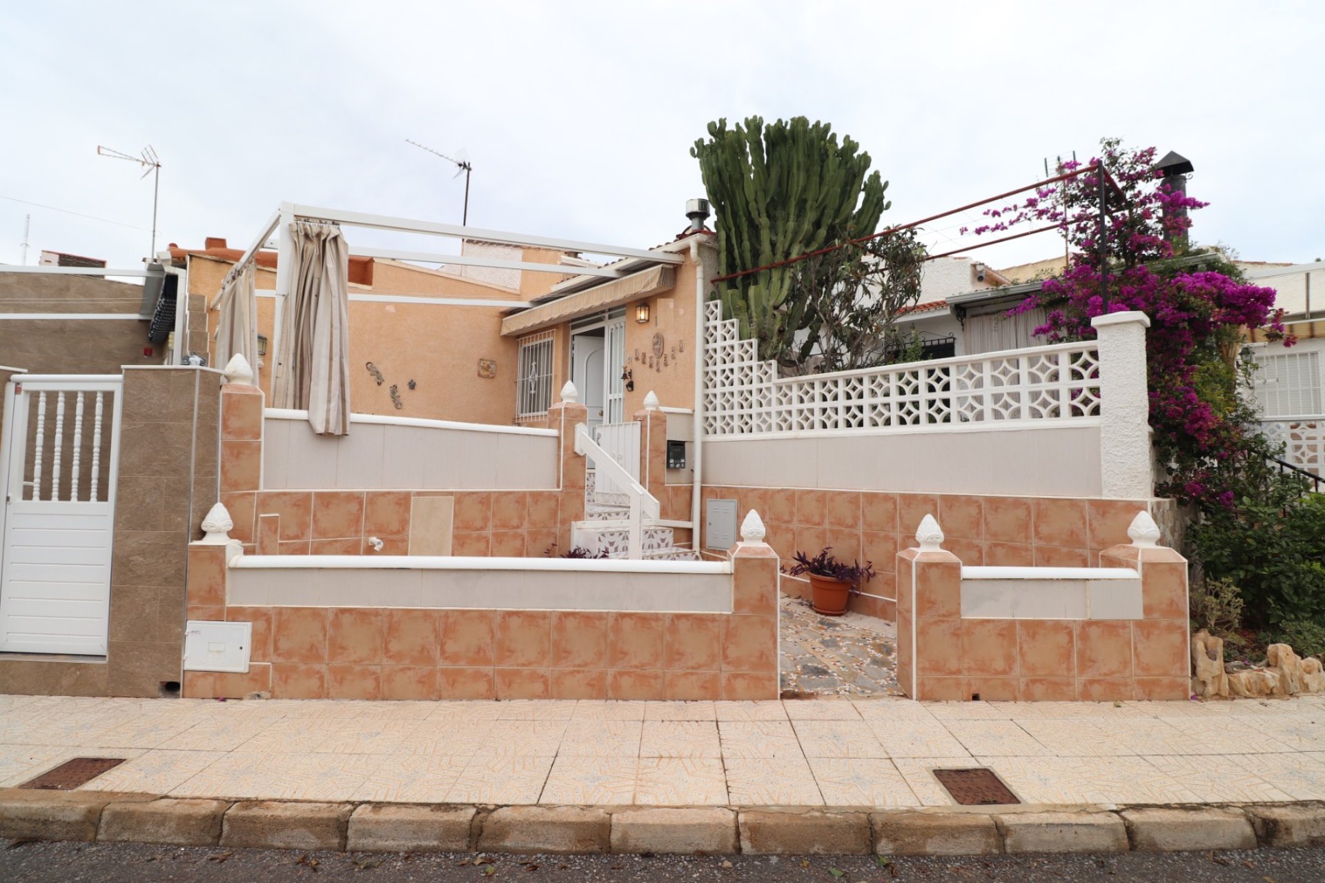 Resale - Chalet - Guardamar del Segura - El Moncayo