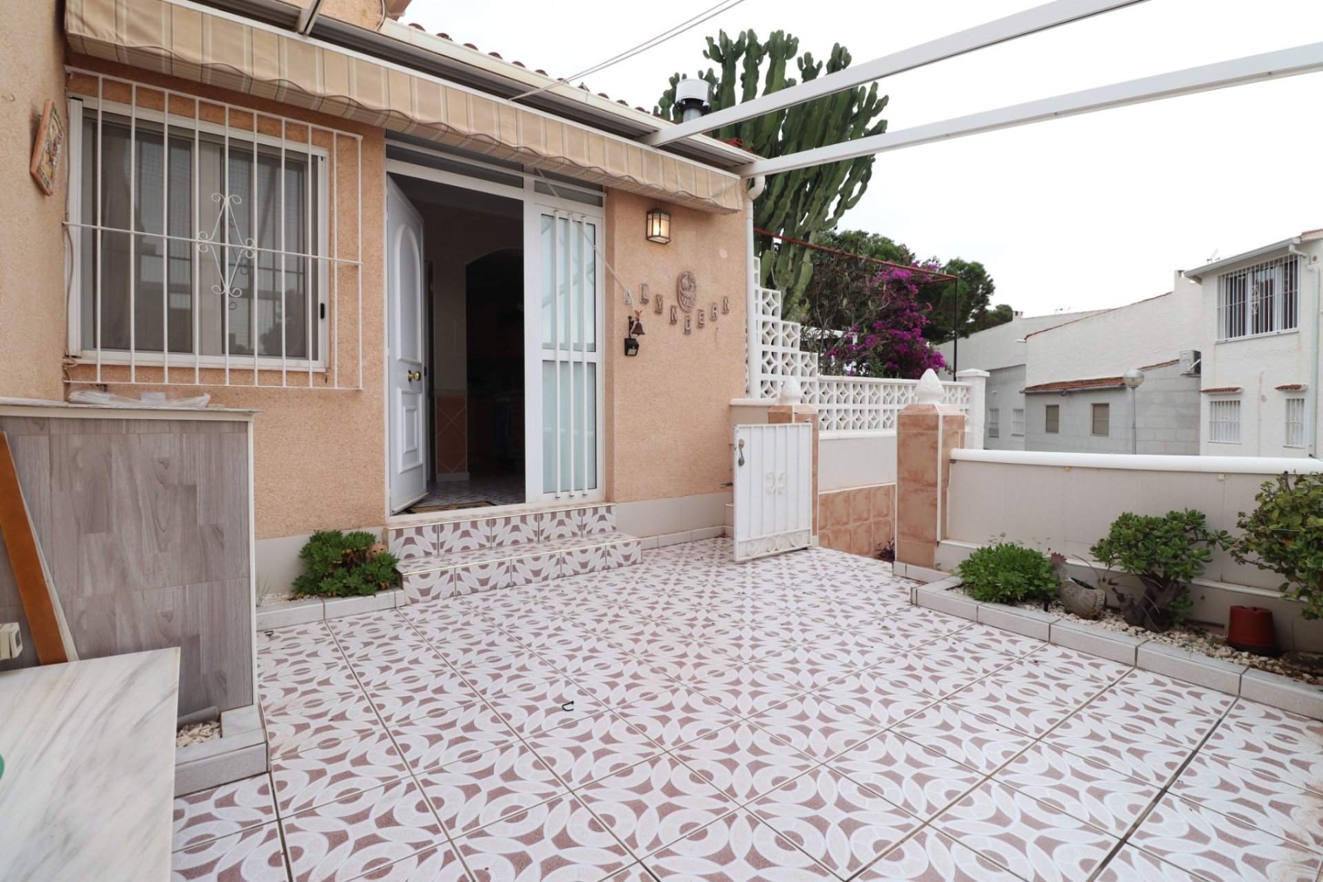 Resale - Chalet - Guardamar del Segura - El Moncayo