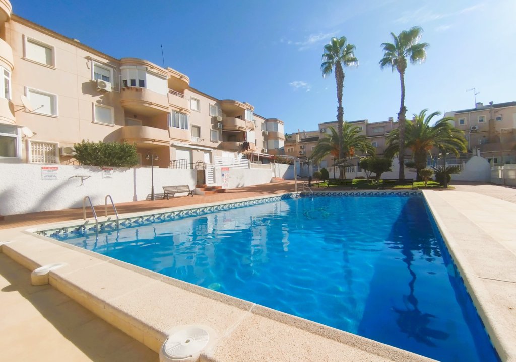 Resale - Chalet - Orihuela Costa - Mil Palmeras