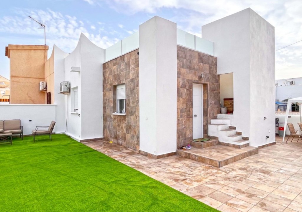 Resale - Chalet - Orihuela Costa - Playa Flamenca