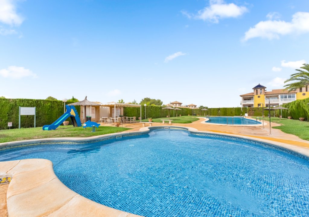 Resale - Chalet - Orihuela Costa - Villamartin