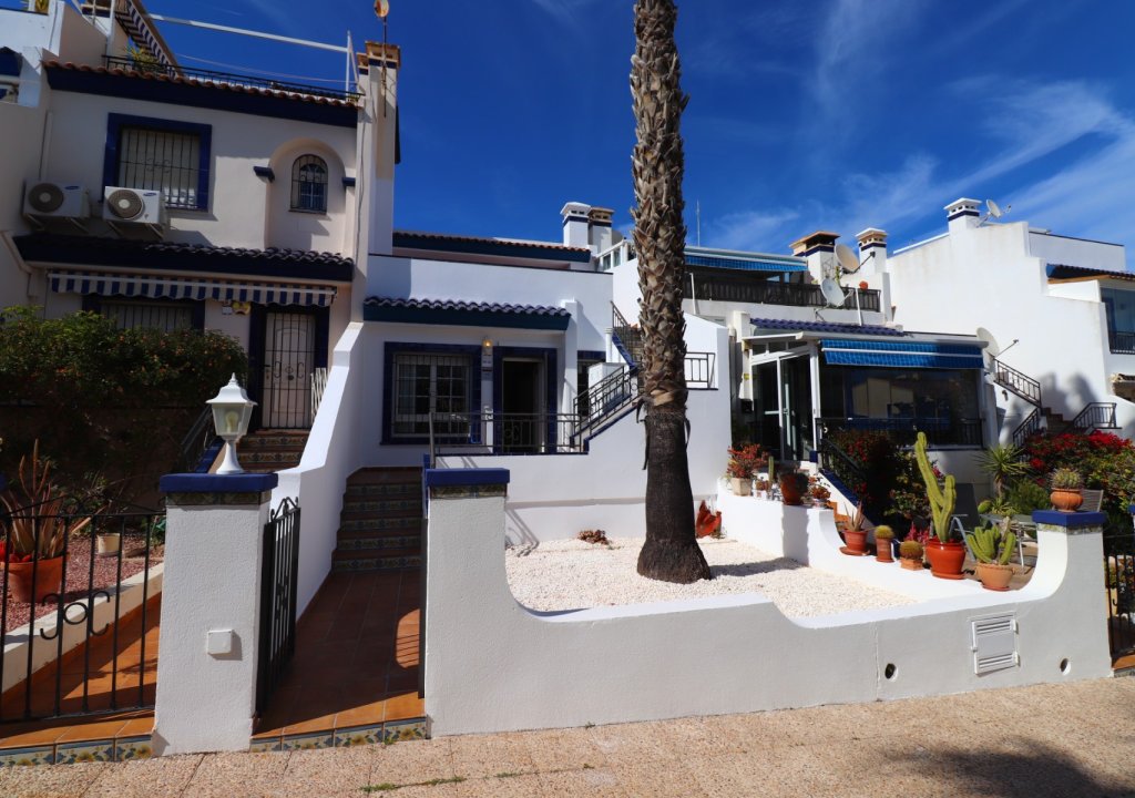 Resale - Chalet - Orihuela Costa - Villamartin