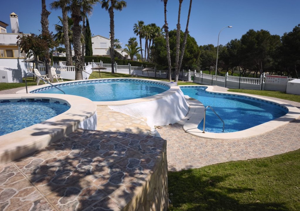 Resale - Chalet - Orihuela Costa - Villamartin