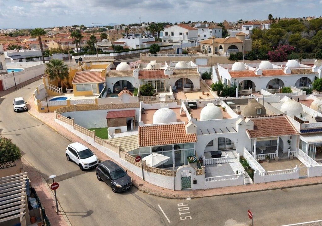 Resale - Chalet - Orihuela Costa - Villamartin