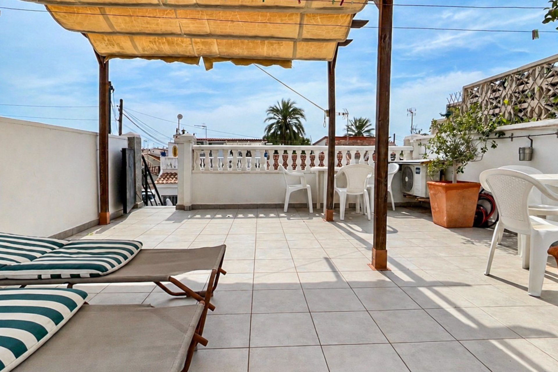 Resale - Chalet - Torrevieja - La Siesta - El Salado -  Torreta
