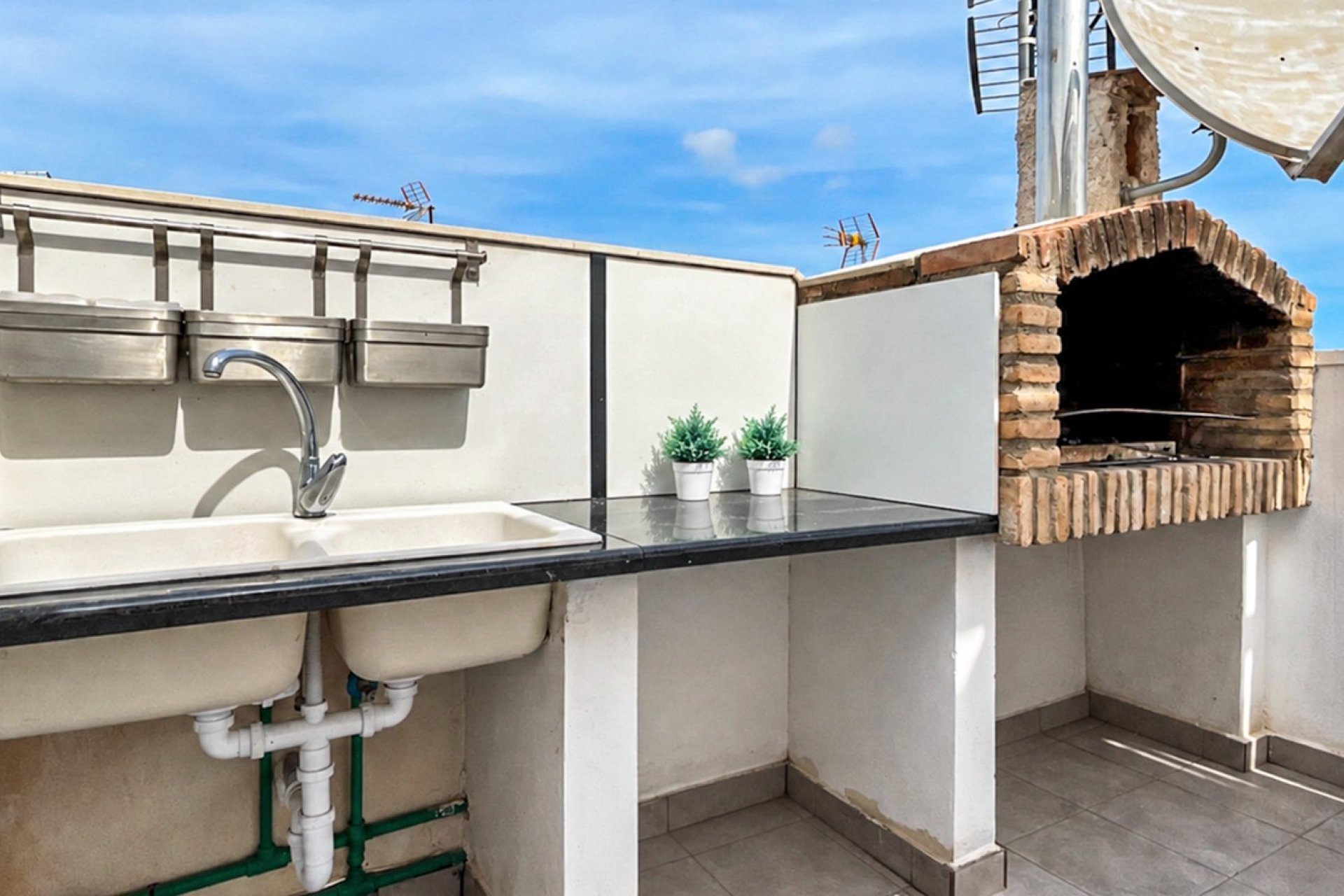 Resale - Chalet - Torrevieja - La Siesta - El Salado -  Torreta