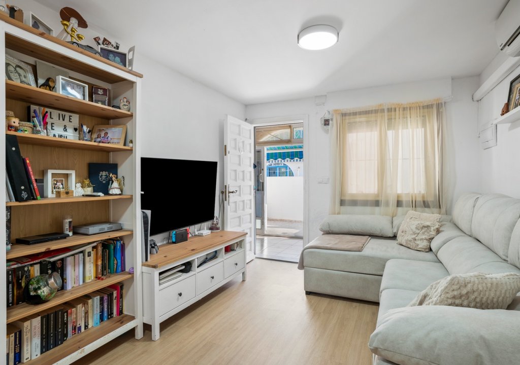 Resale - Chalet - Torrevieja - La Siesta