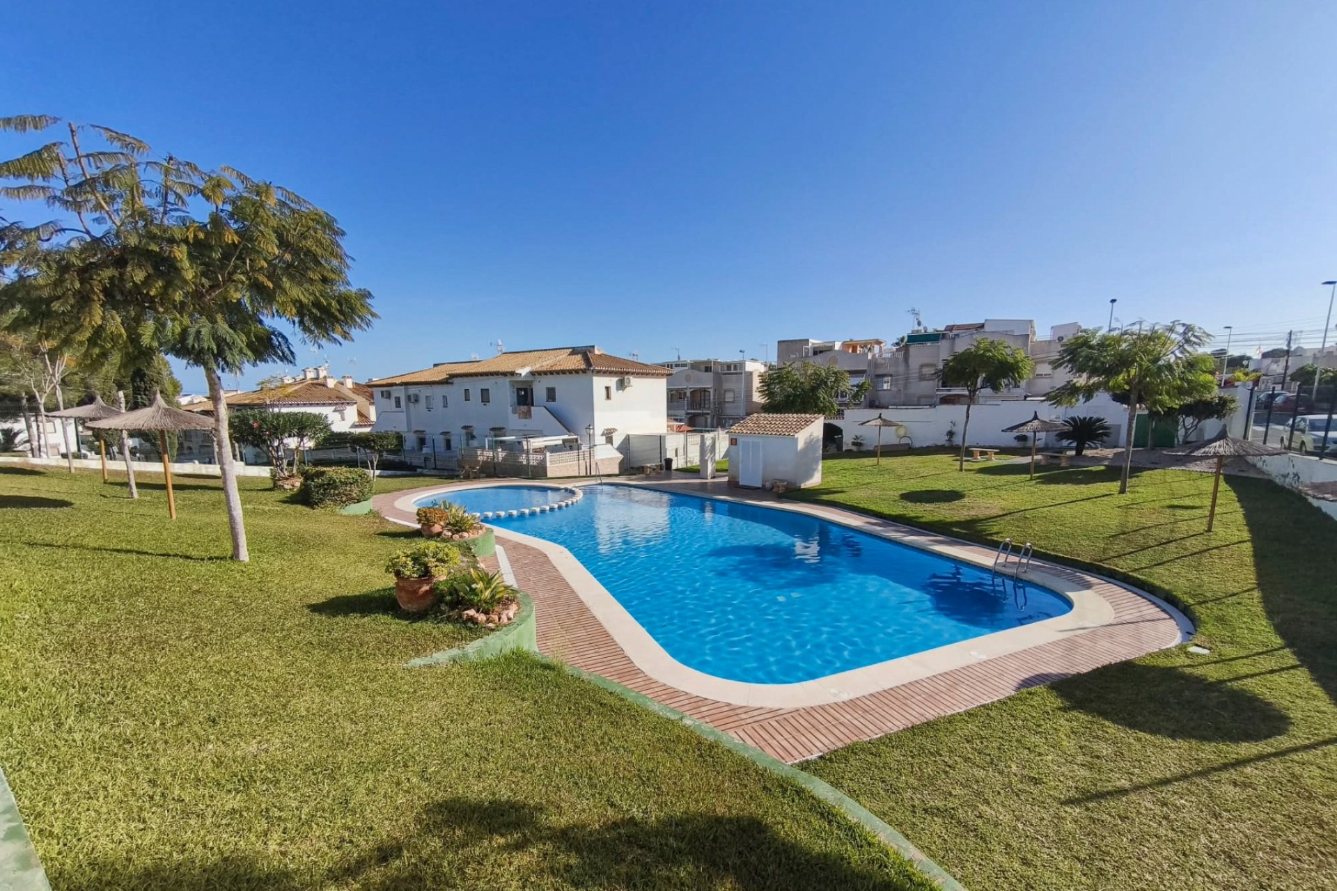 Resale - Chalet - Torrevieja - Lago jardin