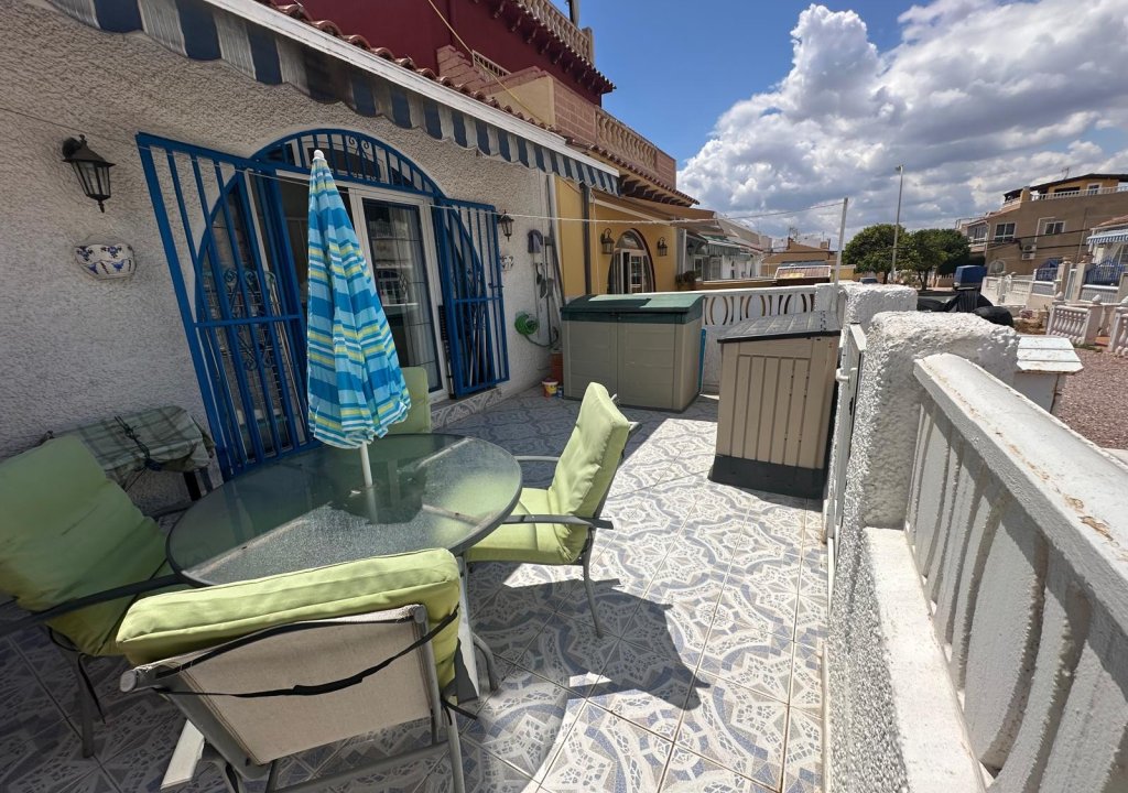 Resale - Chalet - Torrevieja - Urbanización San Luis