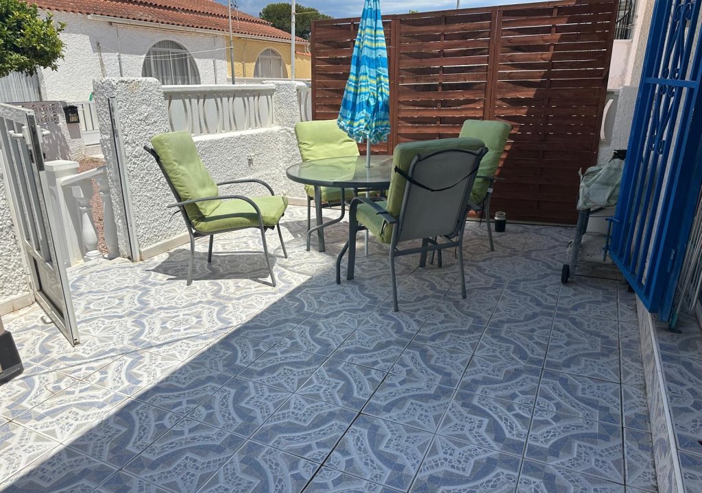Resale - Chalet - Torrevieja - Urbanización San Luis