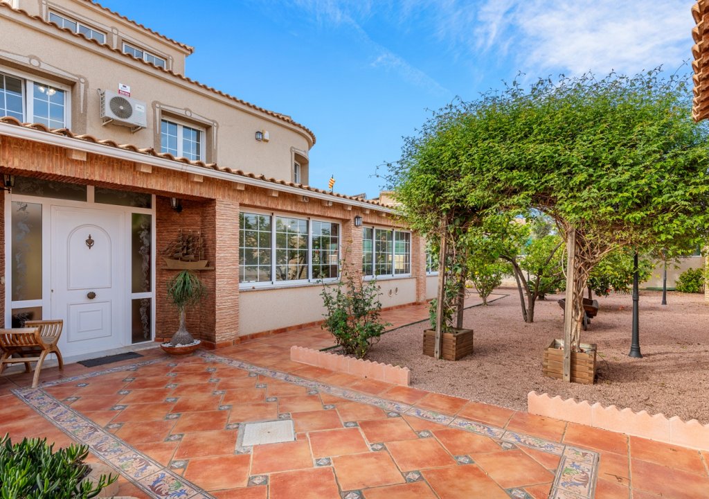 Resale - Chalet - Torrevieja
