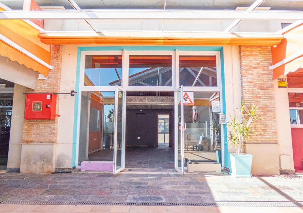 Resale - Commercial - La Finca Golf - Algorfa