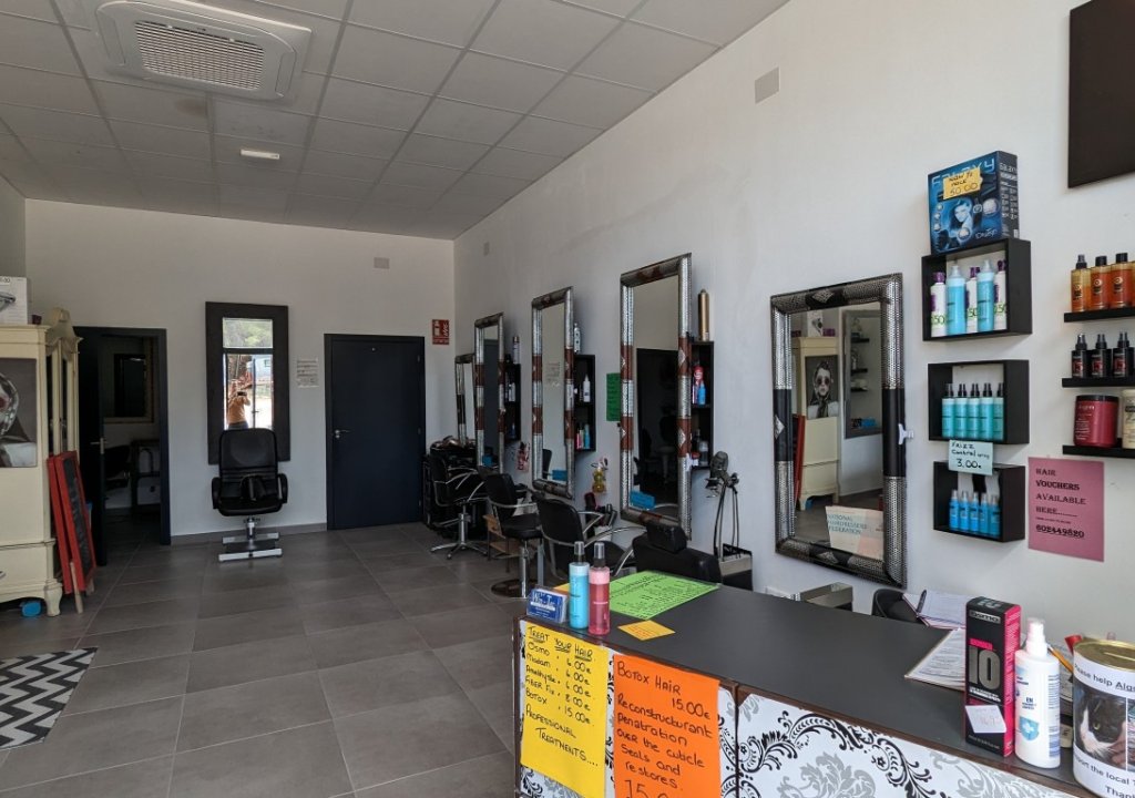 Resale - Commercial - Lo Crispin