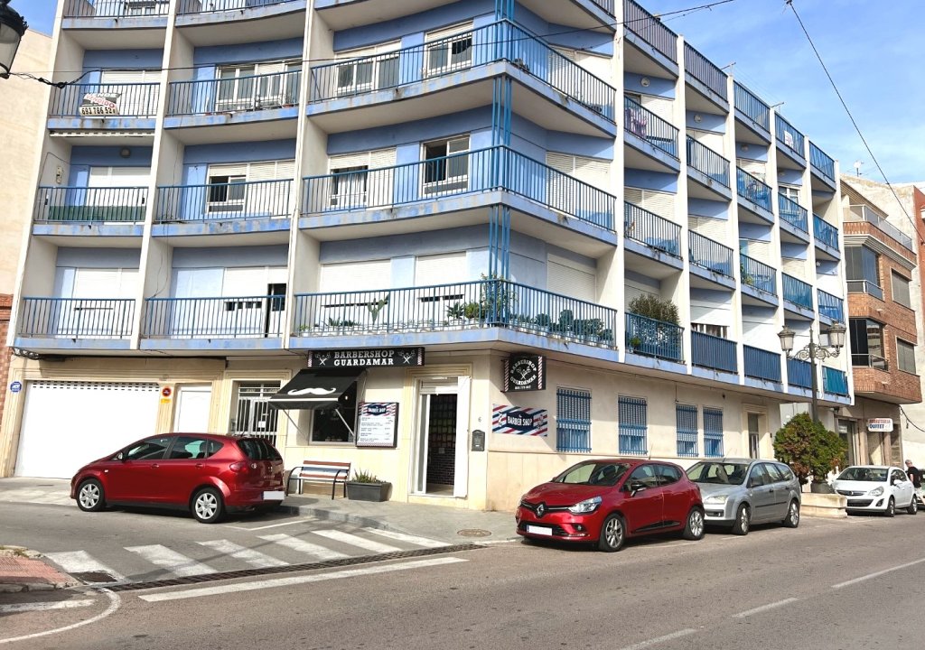 Resale - Commercial space - Guardamar del Segura