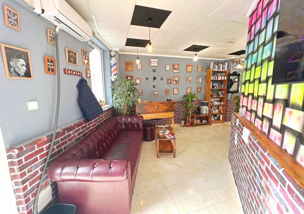 Resale - Commercial space - Guardamar del Segura