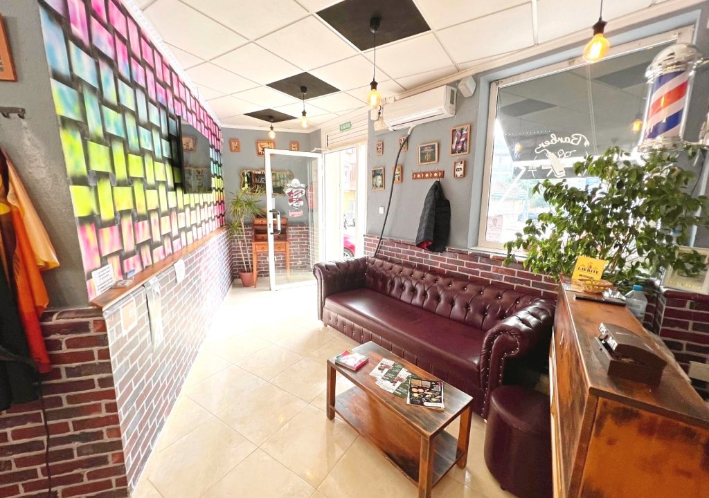 Resale - Commercial space - Guardamar del Segura