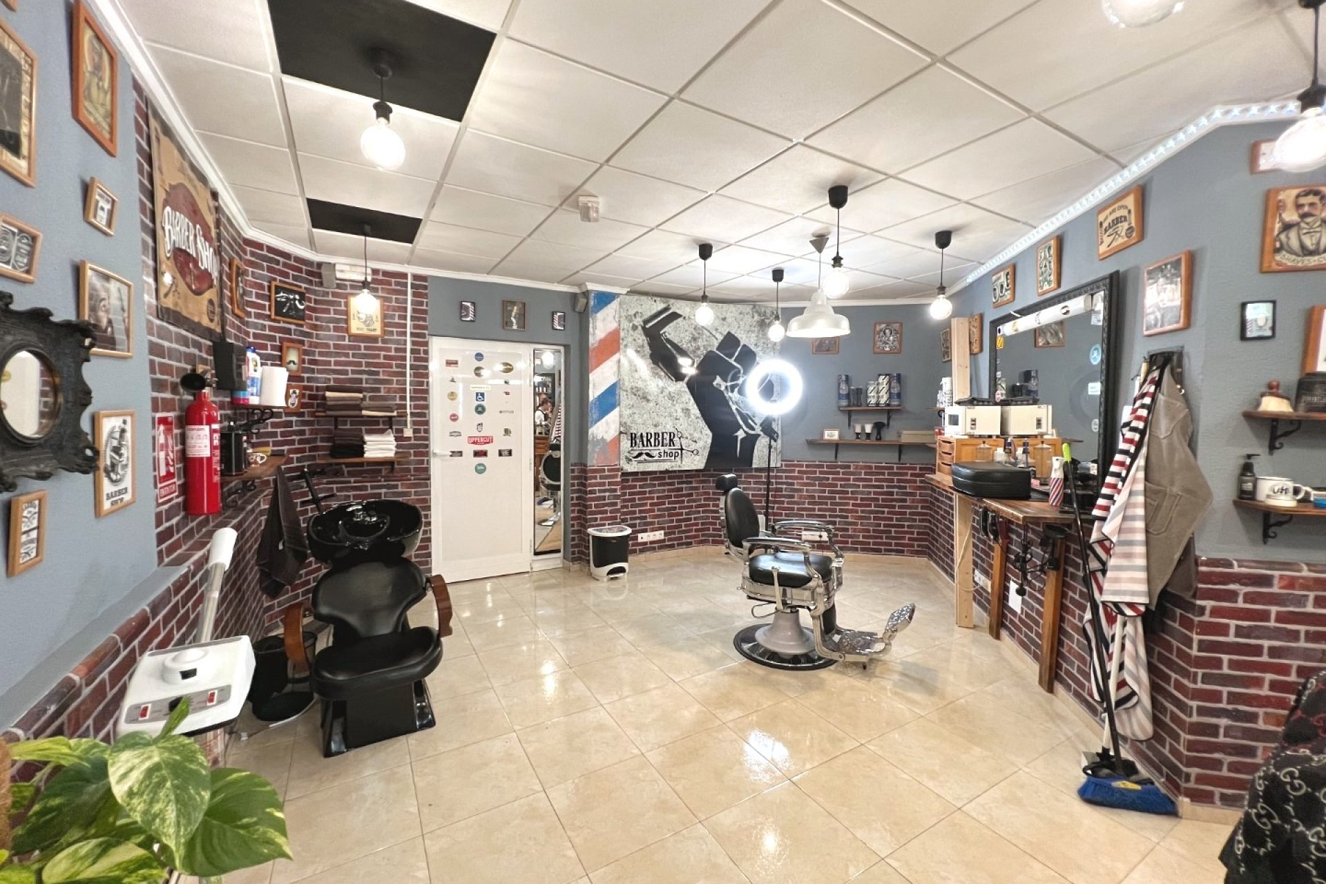 Resale - Commercial space - Guardamar del Segura