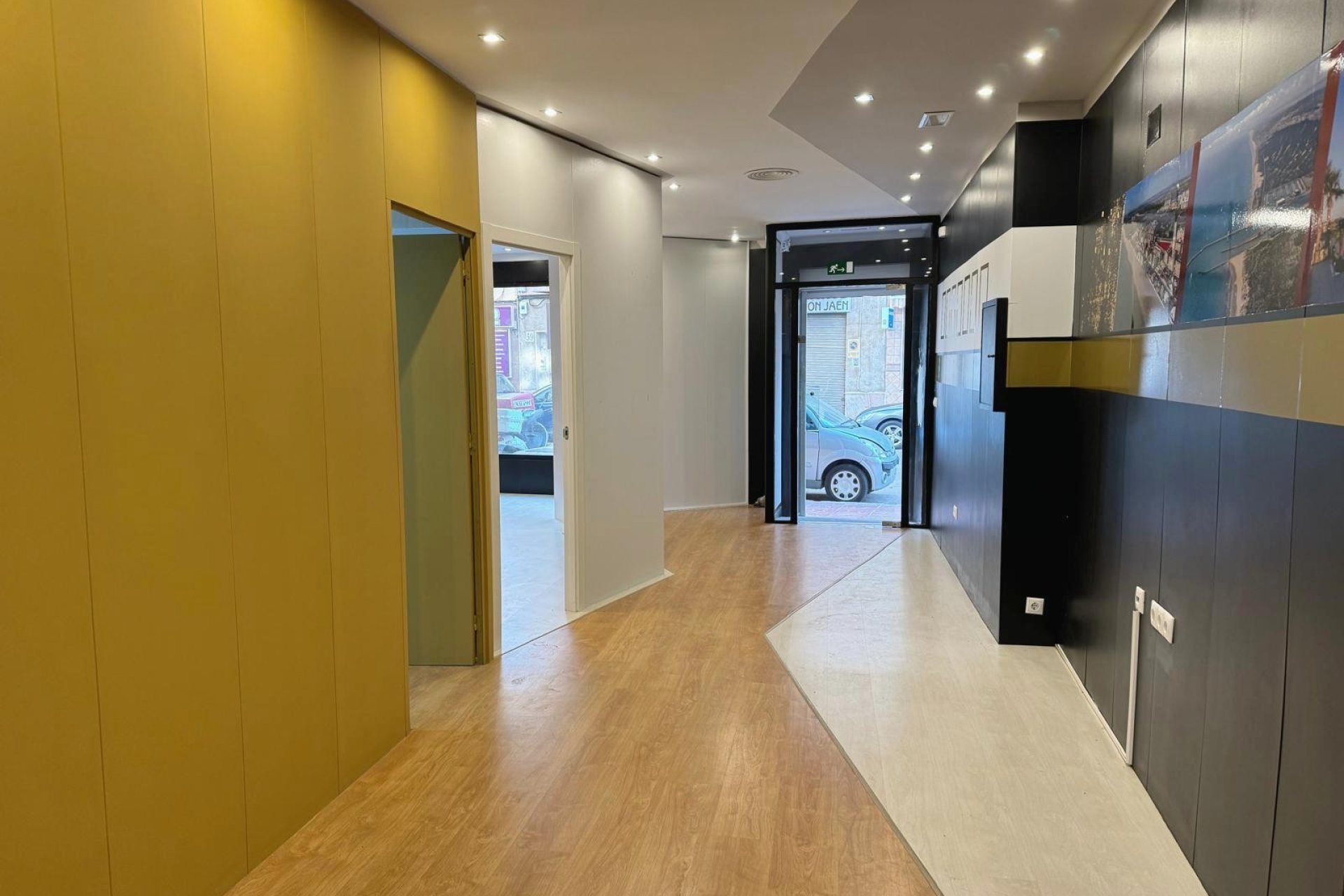 Resale - Commercial space - Guardamar del Segura