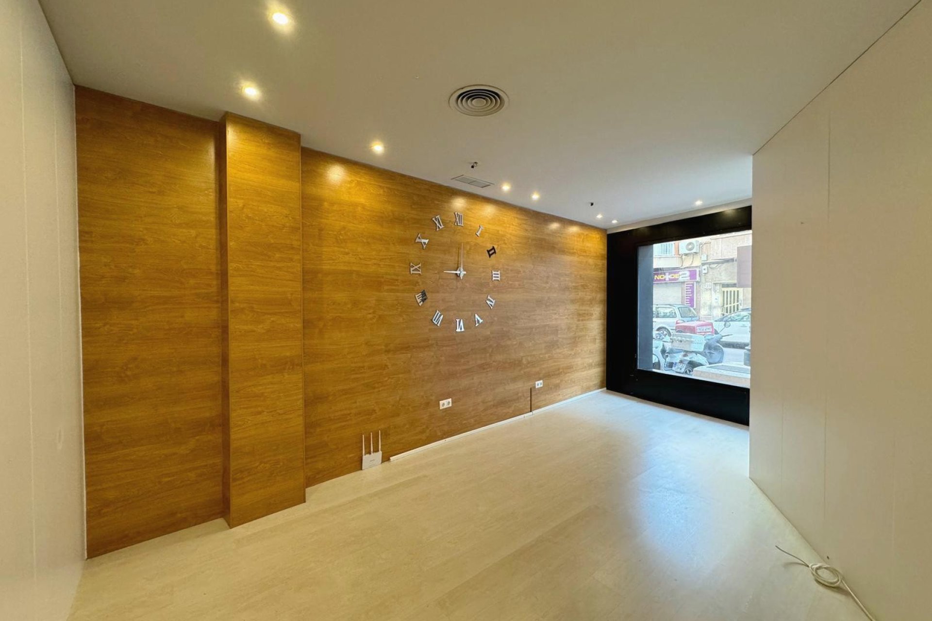 Resale - Commercial space - Guardamar del Segura
