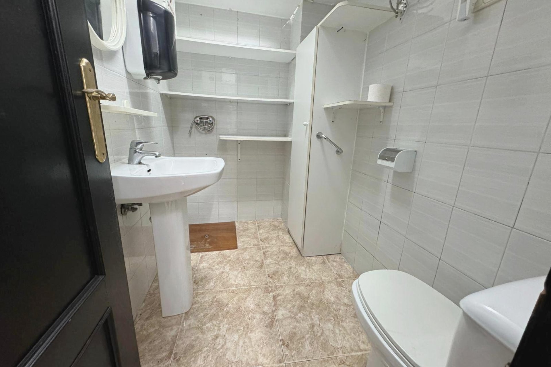 Resale - Commercial space - Guardamar del Segura