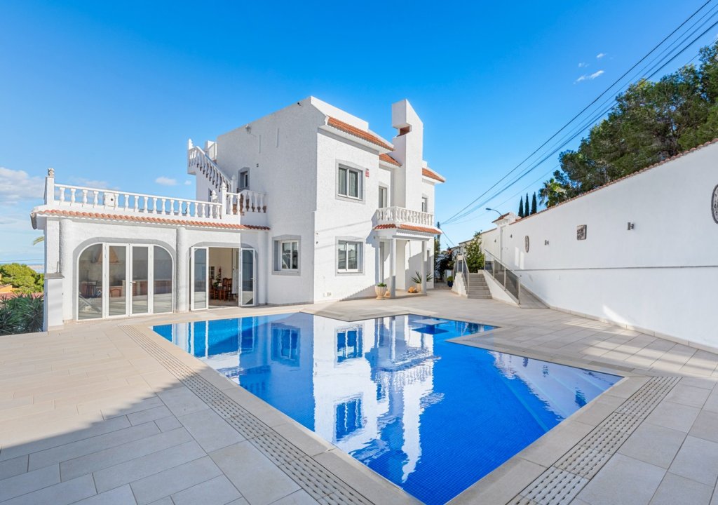 Resale - Detached House / Villa - San Miguel de Salinas
