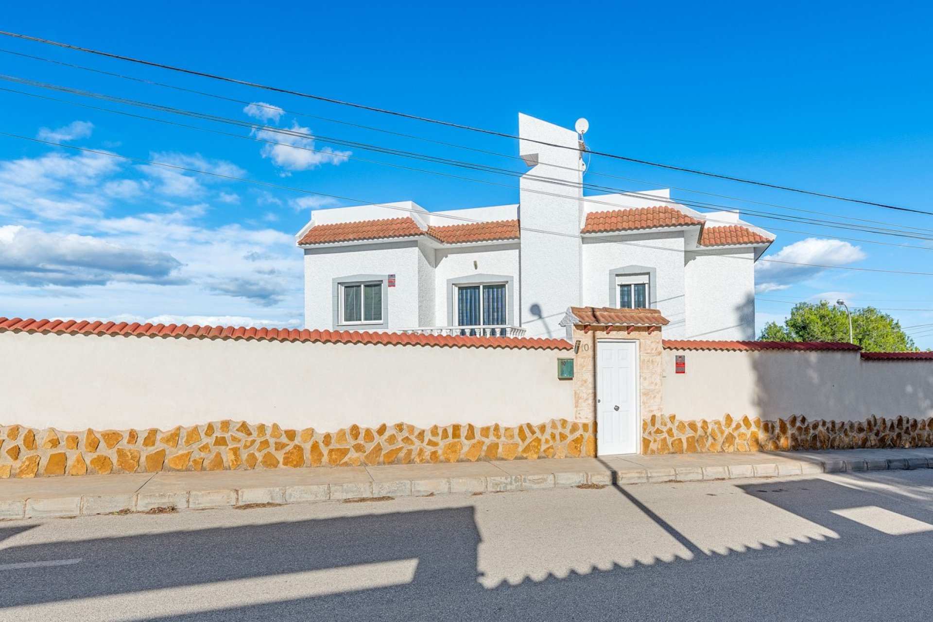 Resale - Detached House / Villa - San Miguel de Salinas