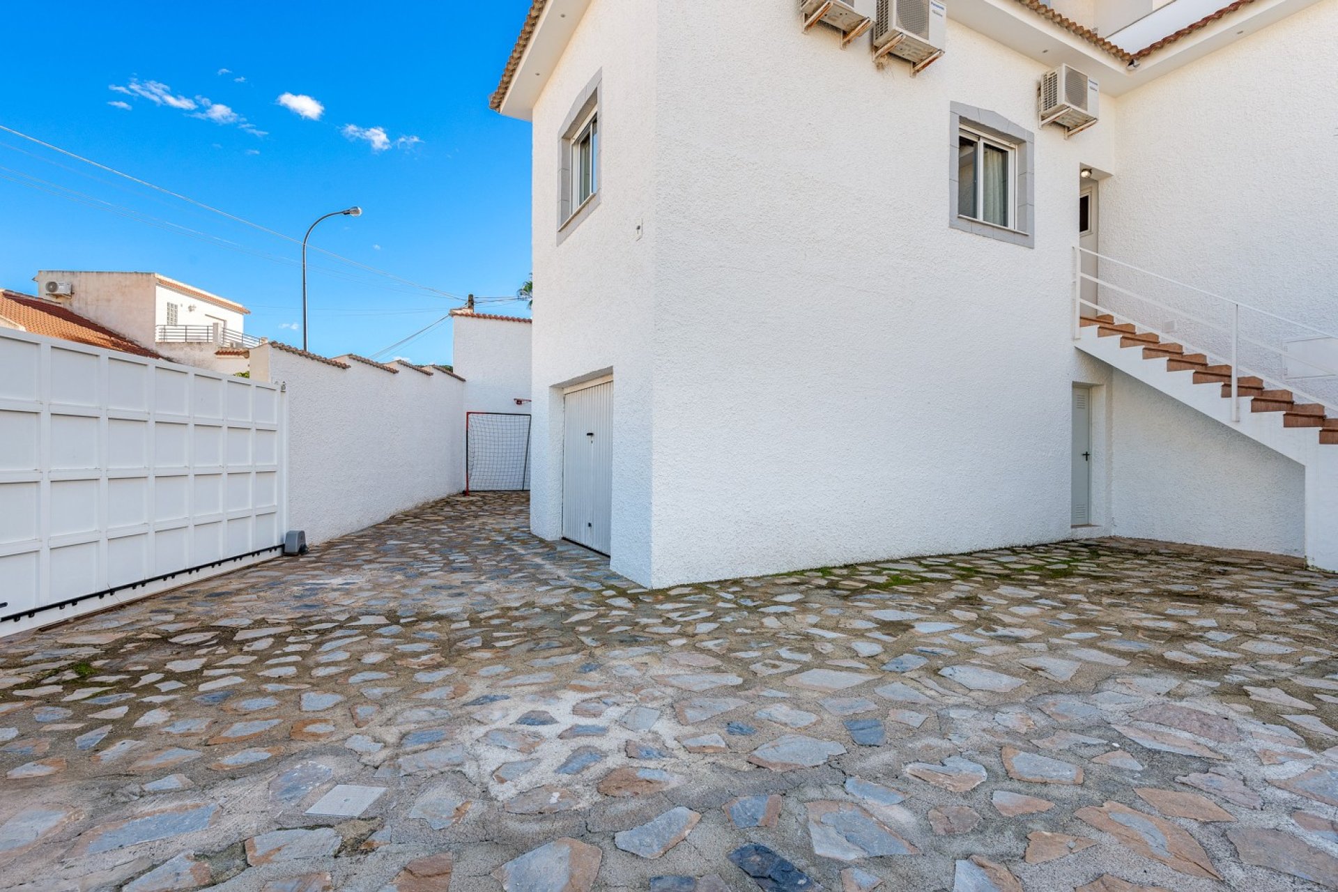 Resale - Detached House / Villa - San Miguel de Salinas