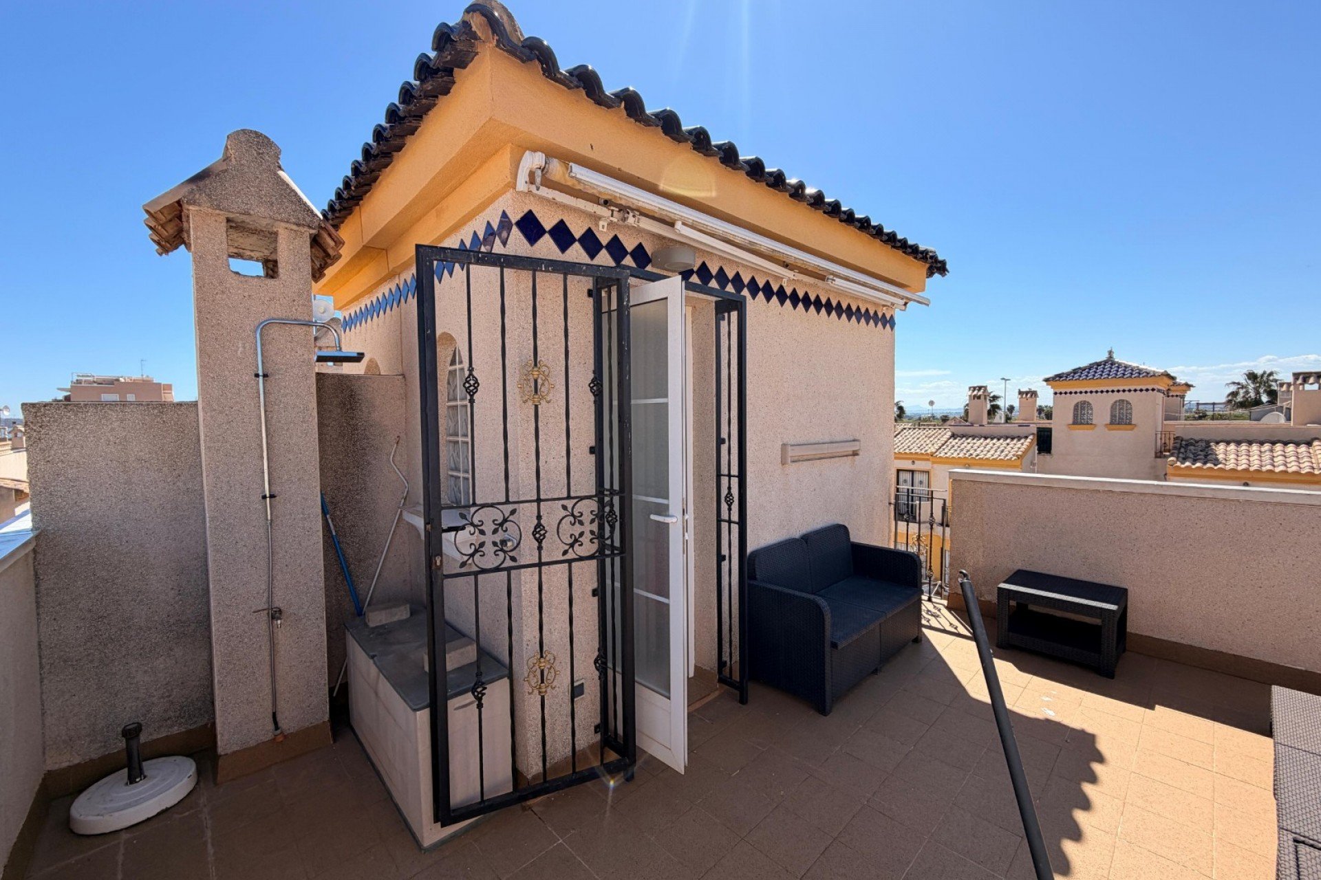 Resale - Semi Detached - El Raso