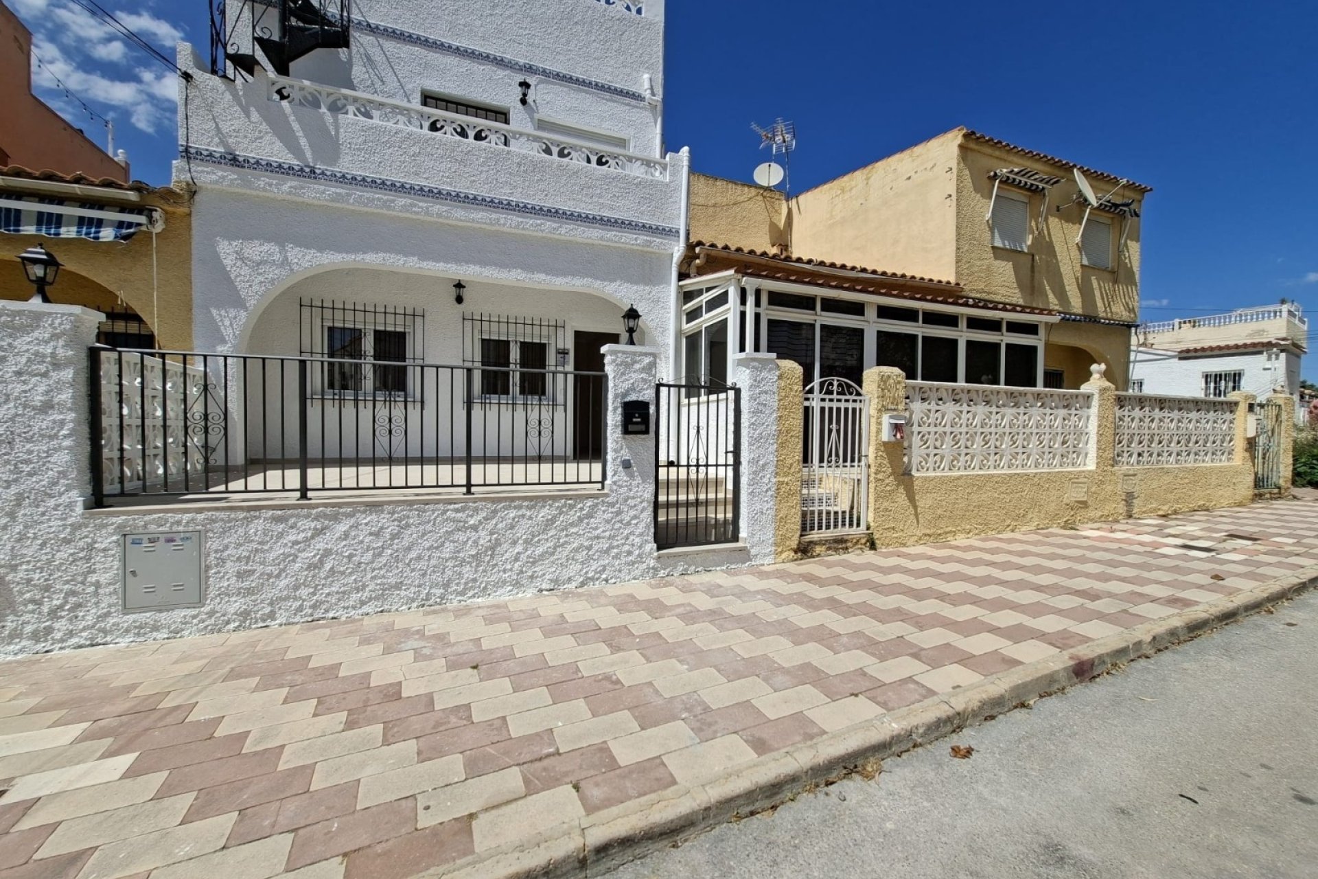 Resale - Semi Detached - La Marina - La Marina - Urbanization