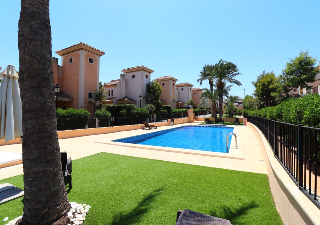 Resale - Semi Detached Villa - Algorfa - La Finca Golf Resort