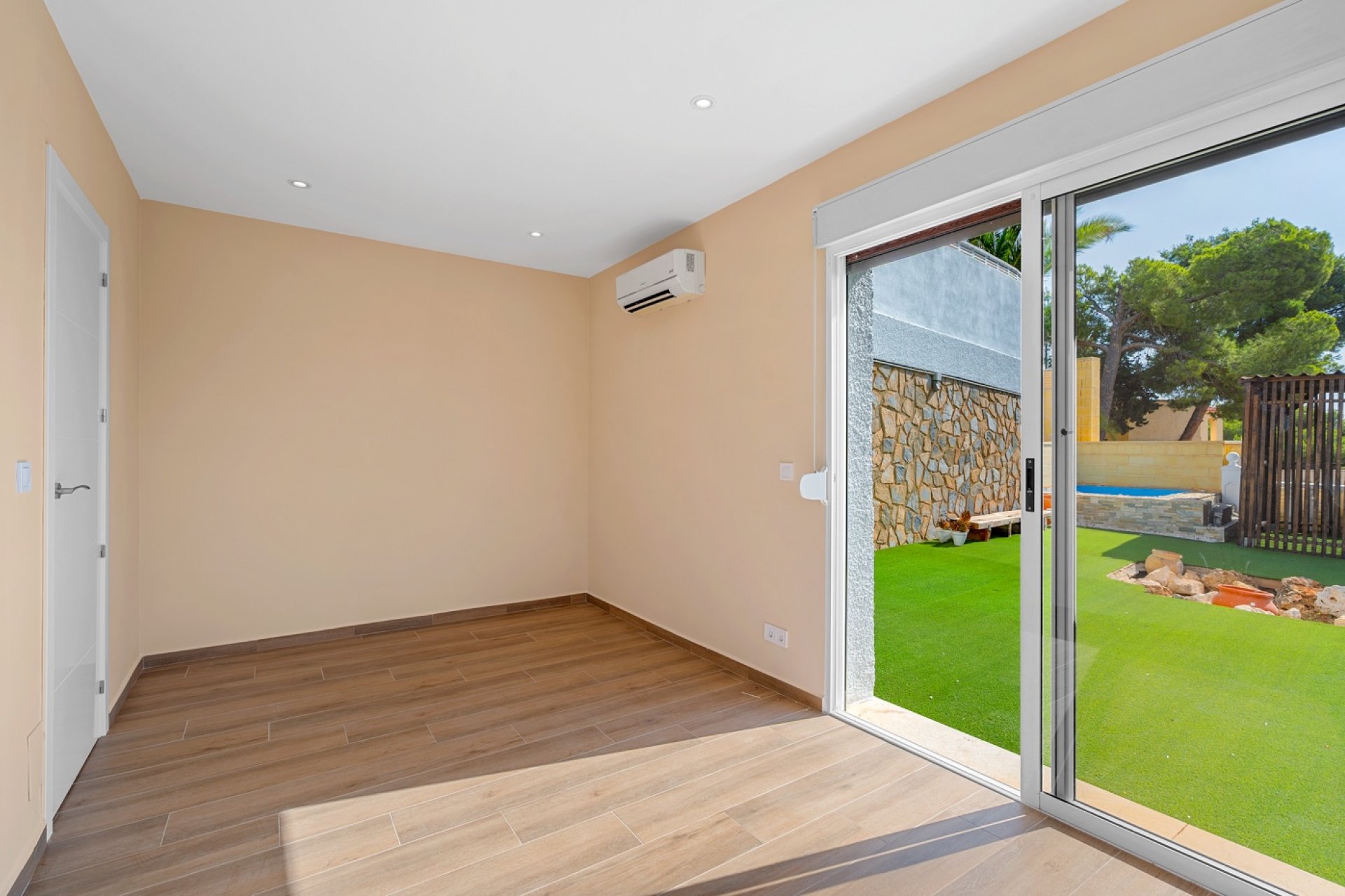 Resale - Villa - Alicante - La Nucía
